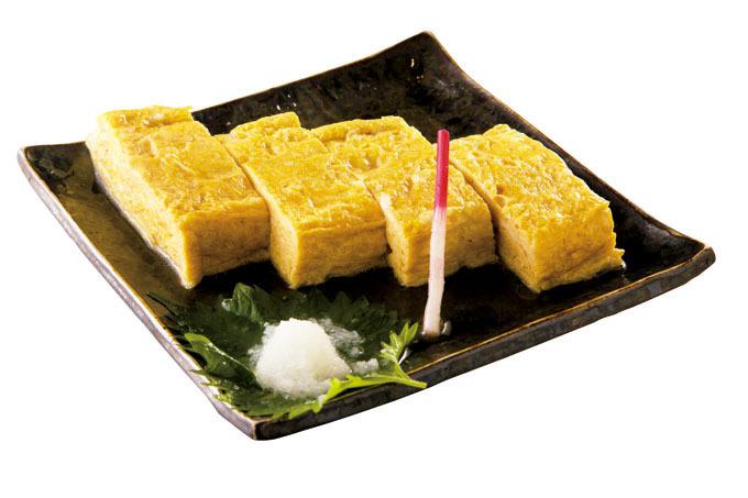 熊本の「コッコファーム」の卵を4個使う。米油で焼いてふんわりと