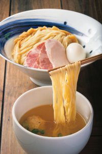 麺屋翔 みなと ラーメン 西新宿 真鯛の旨味広がる黄金スープの絶品 つけ麺 グルメ情報誌 おとなの週末web