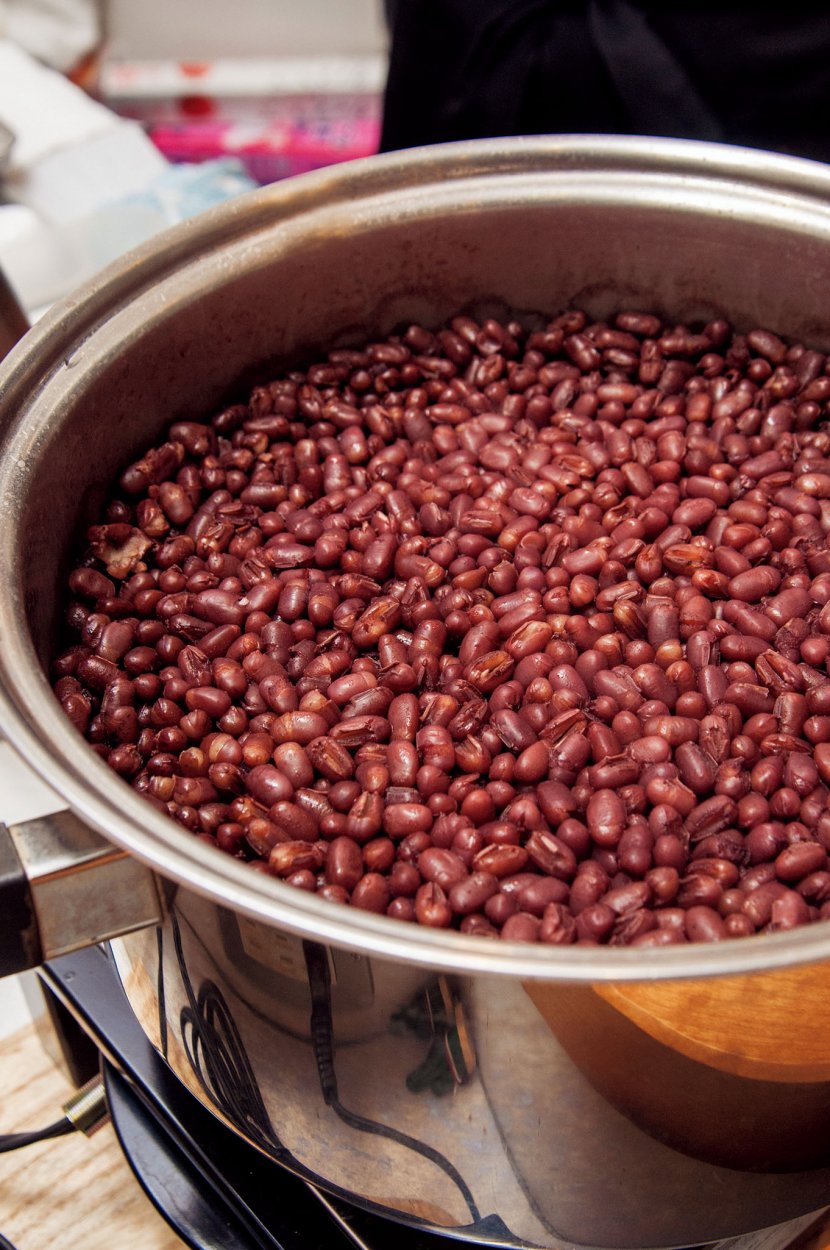 豆類や寒天はすべてお店で手作り。仕込みには水素水を使うのだとか