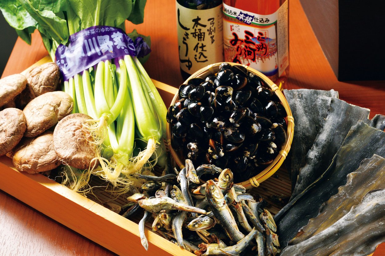 江戸川区産の小松菜や宍道湖産のシジミなど、食材も厳選