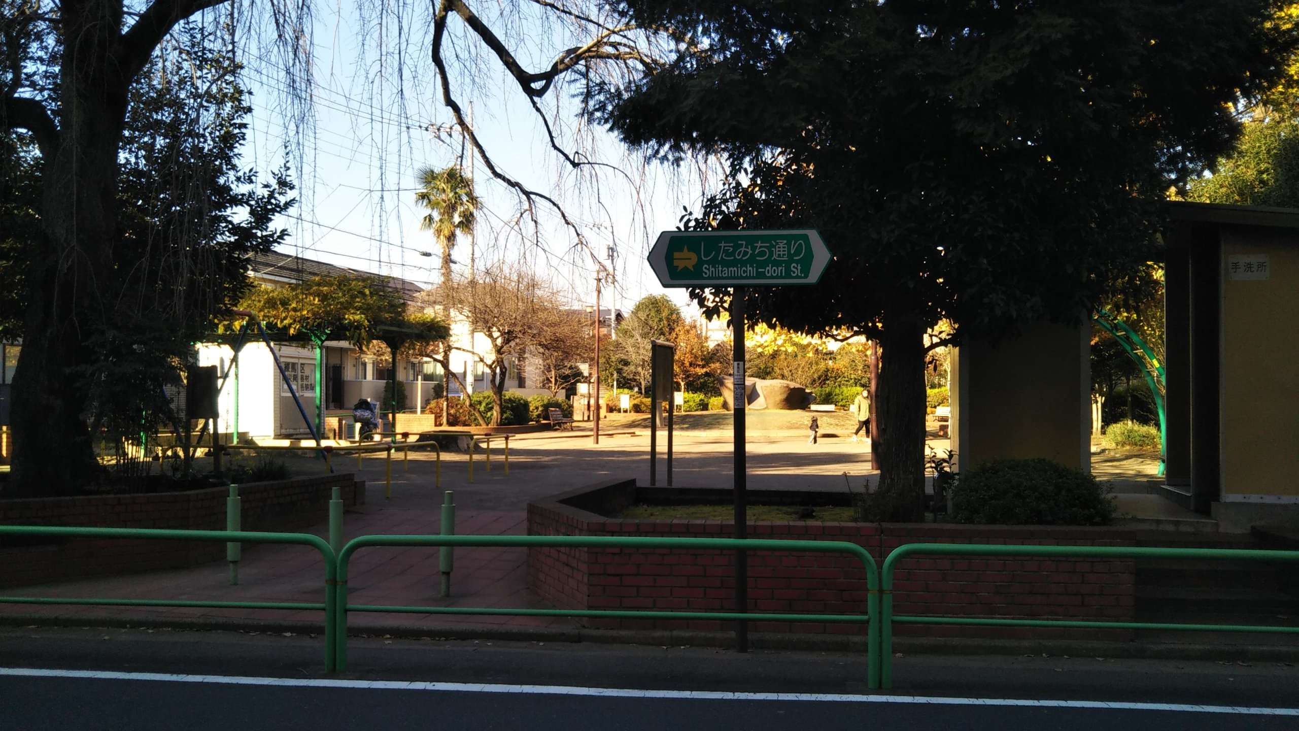 旧大泉村役場の跡にある公園