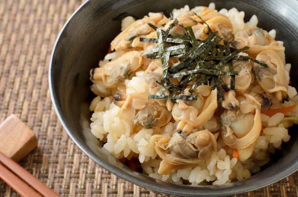 あさりを使った伝統食としてポピュラーな存在の「深川めし」。産地偽装問題など課題も多いが、日本の味として変わらず受け継ぎたい食材のひとつだ（Photo/nutria3000-Stock.Adobe.com）