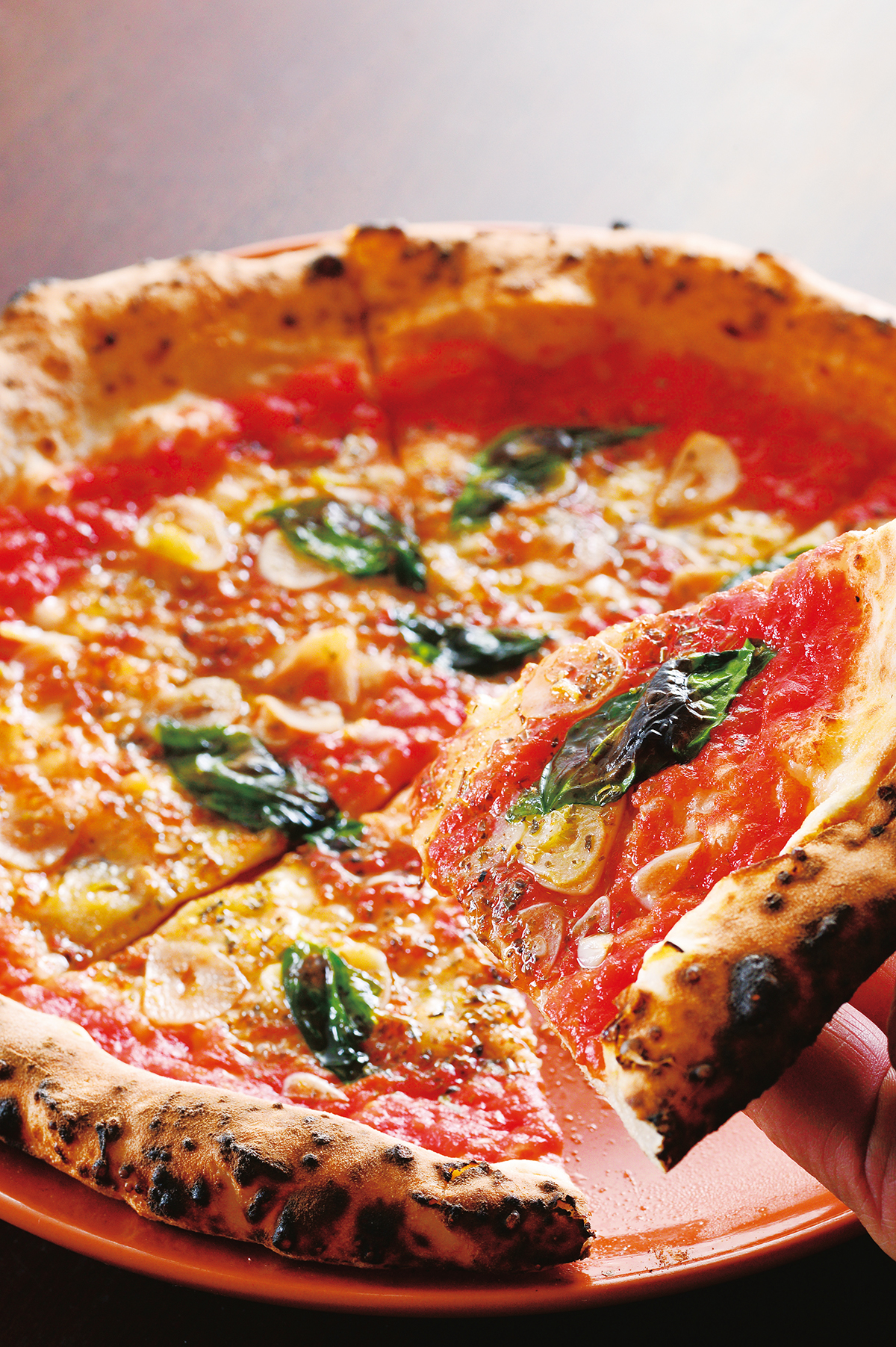『ピッツェリア　ソル』<br />
マリナーラ1000円<br />
トマトソースにニンニク、オレガノの香りが食欲を誘う。「シンプルイズベスト」とはこのピッツァのためにある言葉！