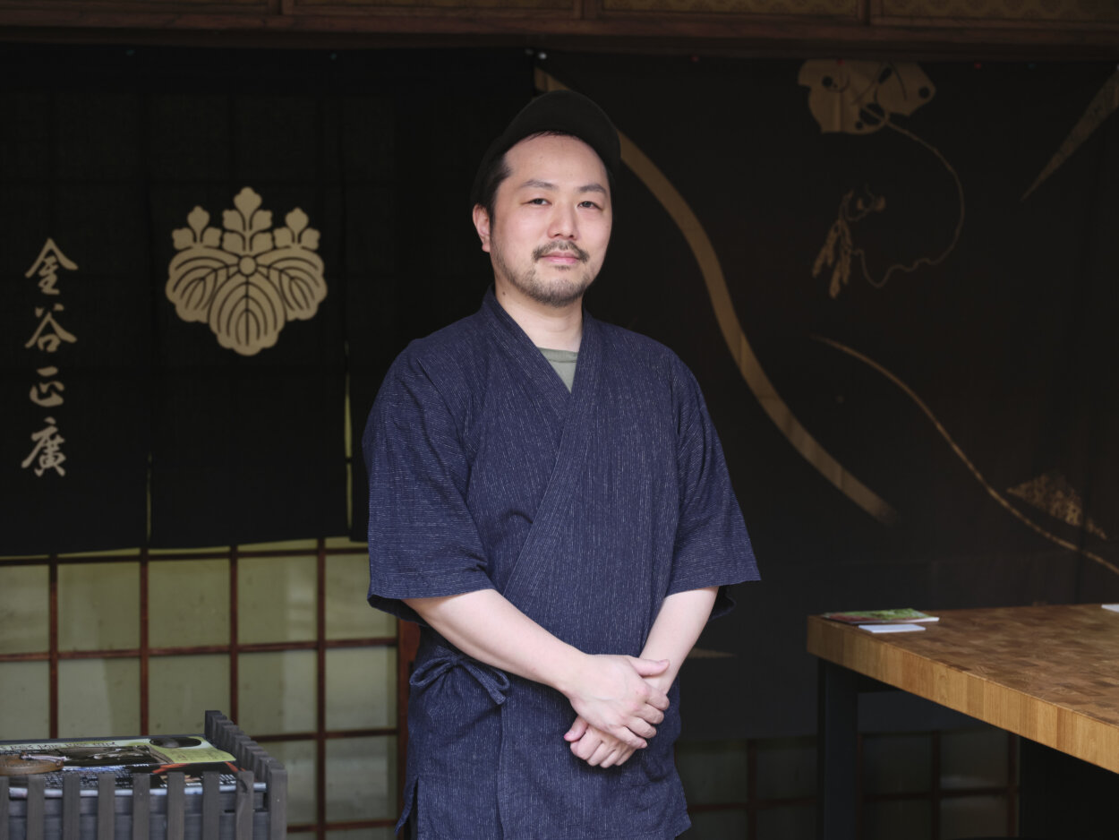 六代目の金谷亘さん。茶道になじみがない人にも、もっと京菓子に触れてほしいと、美術展やカフェとのコラボも積極的に取り組む。
