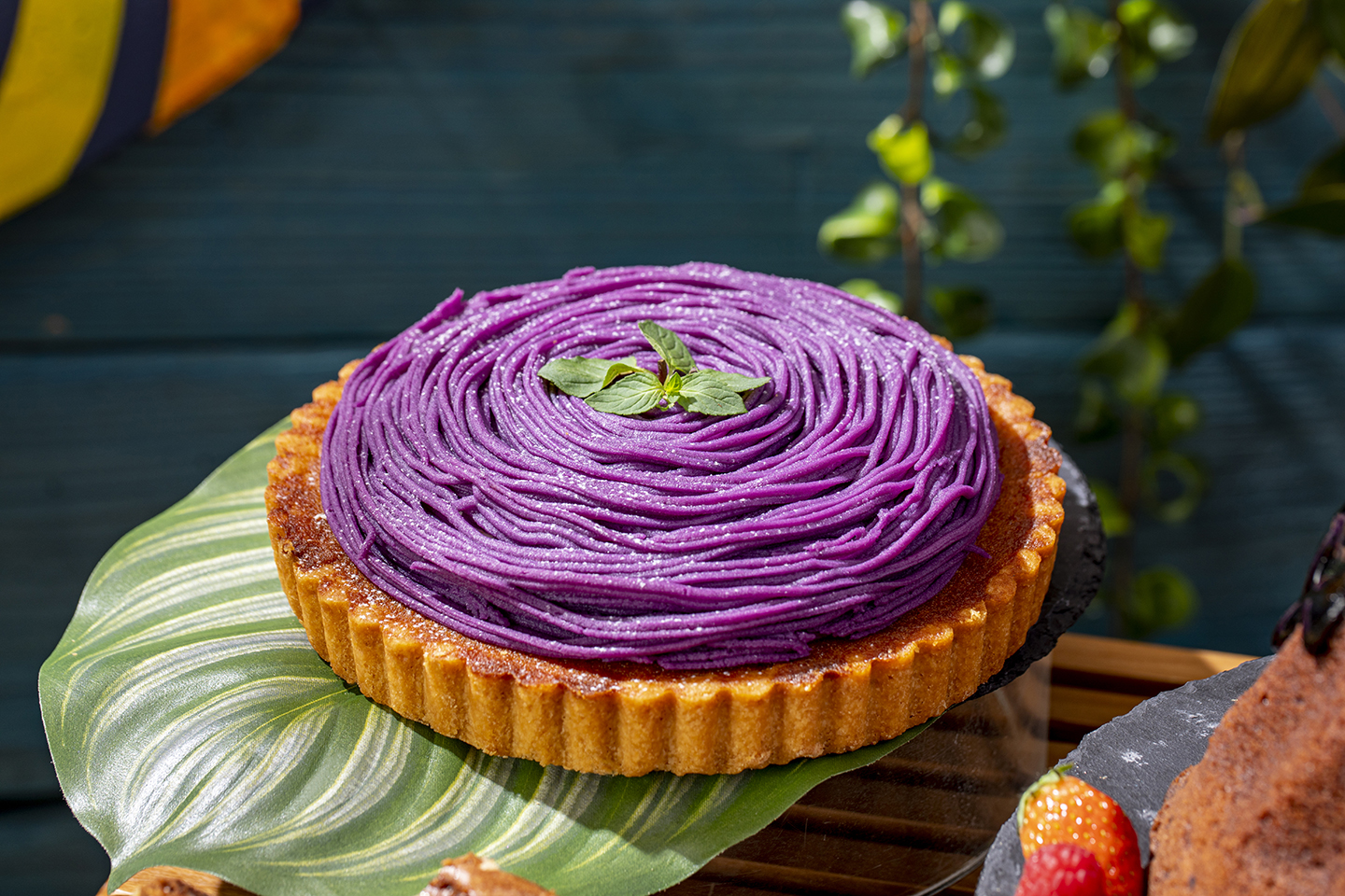 デザートビュッフェの紫芋のモンブラン（提供画像）