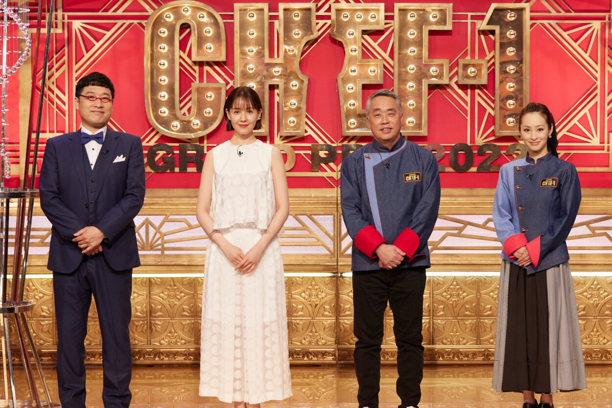 左から、MCの山里亮太さん、ゲストのトリンドル玲奈さん、審査員の神田裕行さん、瀬川あずささん