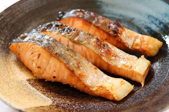 【今月の旬食材】「さけ」里帰りの秋が旬!! 意外!? さけは赤身魚じゃなく白身魚~味覚歳時記~ | グルメ情報誌「おとなの週末Web」