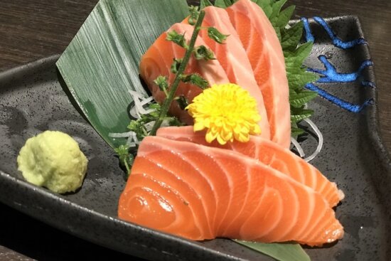 おとなの週末 え 同じ魚じゃないの 旬の鮭が生食ngでもサーモンは生食okな訳 毎日新聞