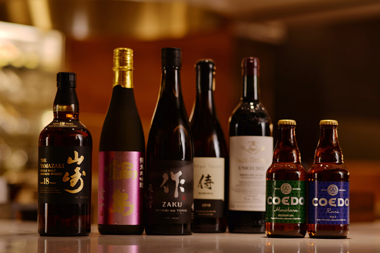 ワインは約100種。日本酒の有名銘柄も