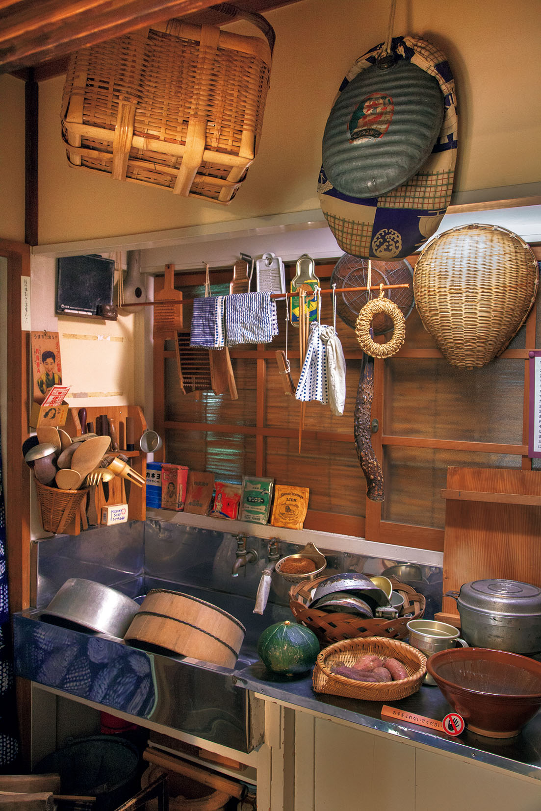 『昭和のくらし　博物館』氷冷蔵庫のある台所