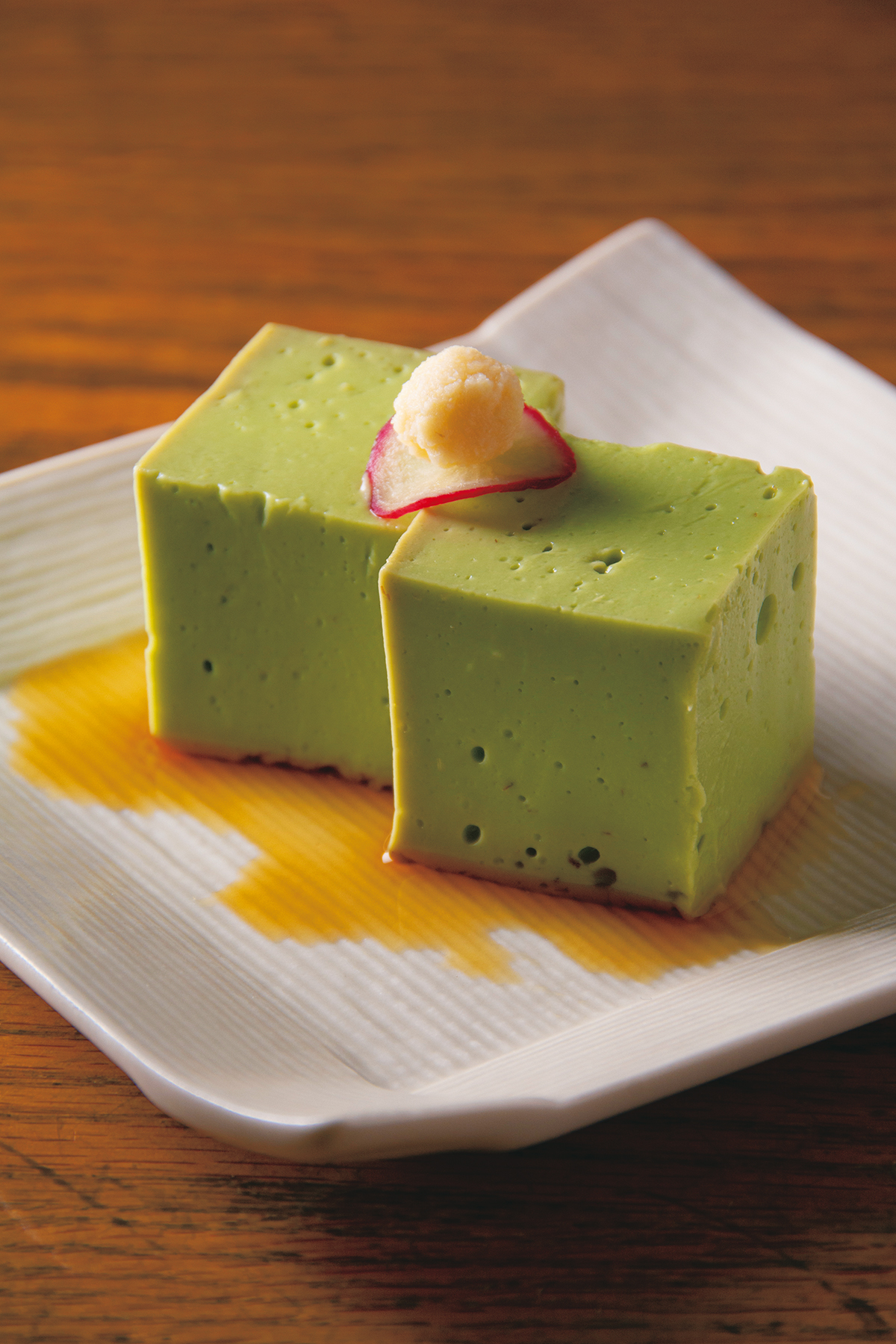 アボカド豆腐 500円<br />
アボカドと豆腐の風味がバランスよく両立。そのなめらかな舌触りにも感動