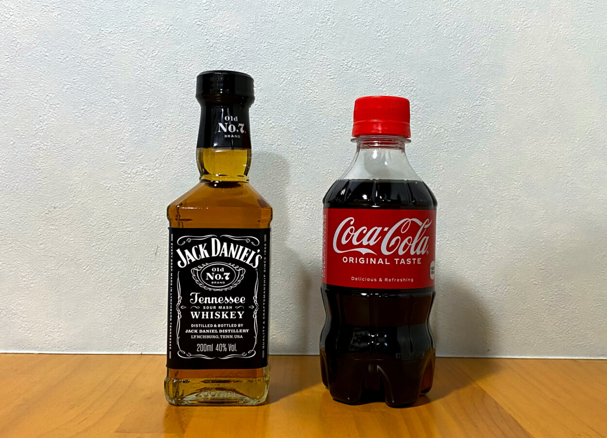 200mlの「ジャックダニエル」と、300mlの「コカ・コーラ」を購入