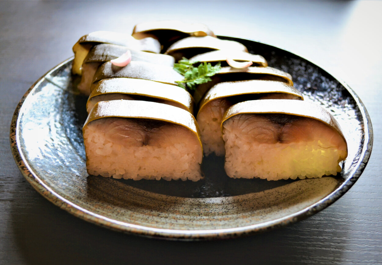 「鯖の宝寿司」（2000円、前日までに要予約）。品のある佇まい