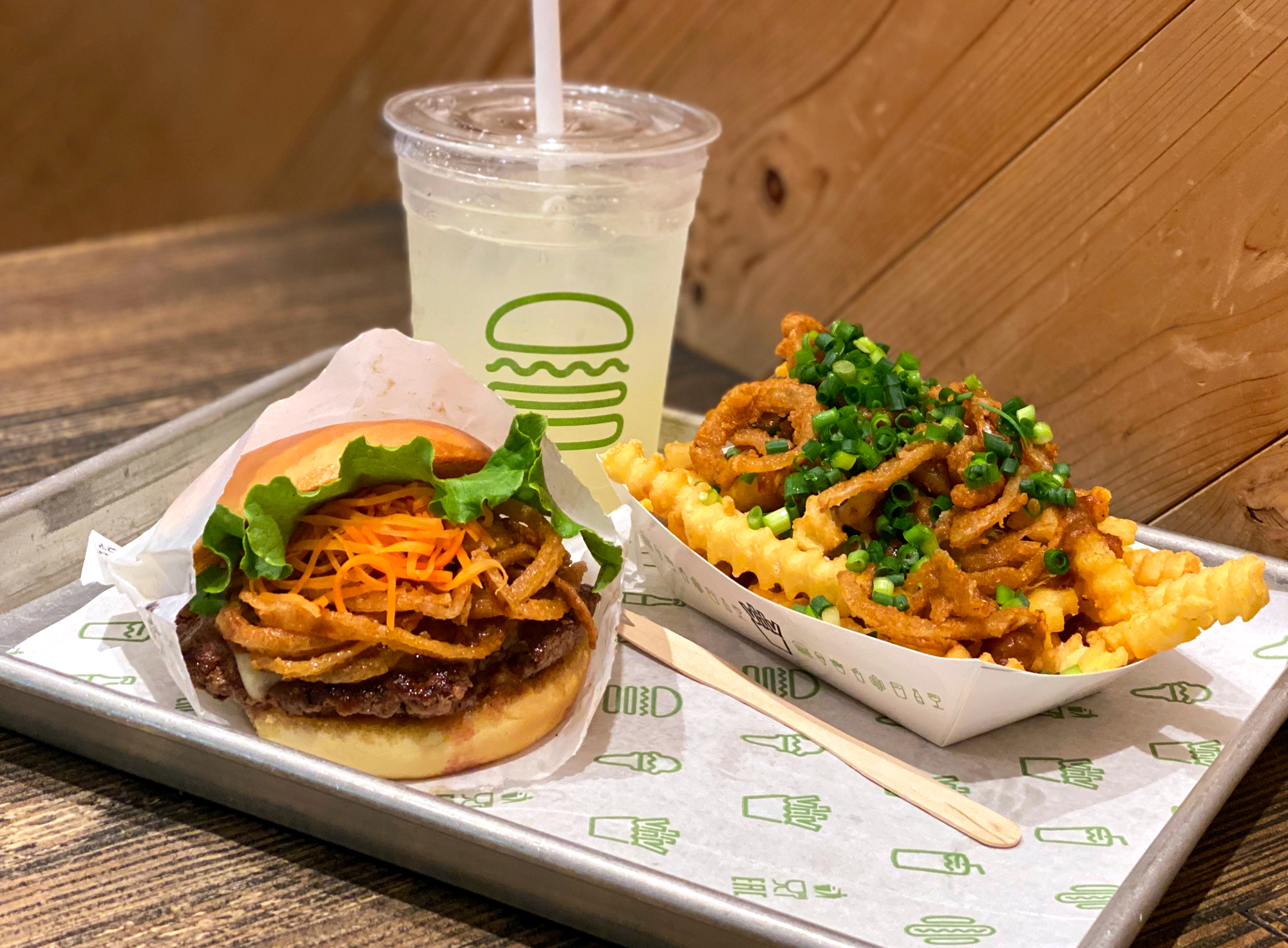 実食】シェイク シャック日本初のカレーバーガー 行列店『SPICY CURRY