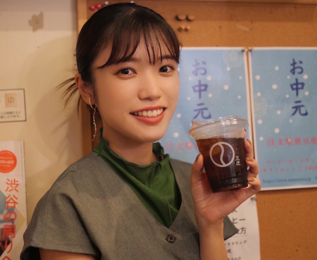 美山さんが手に持っているコーヒーが今回のオススメ！