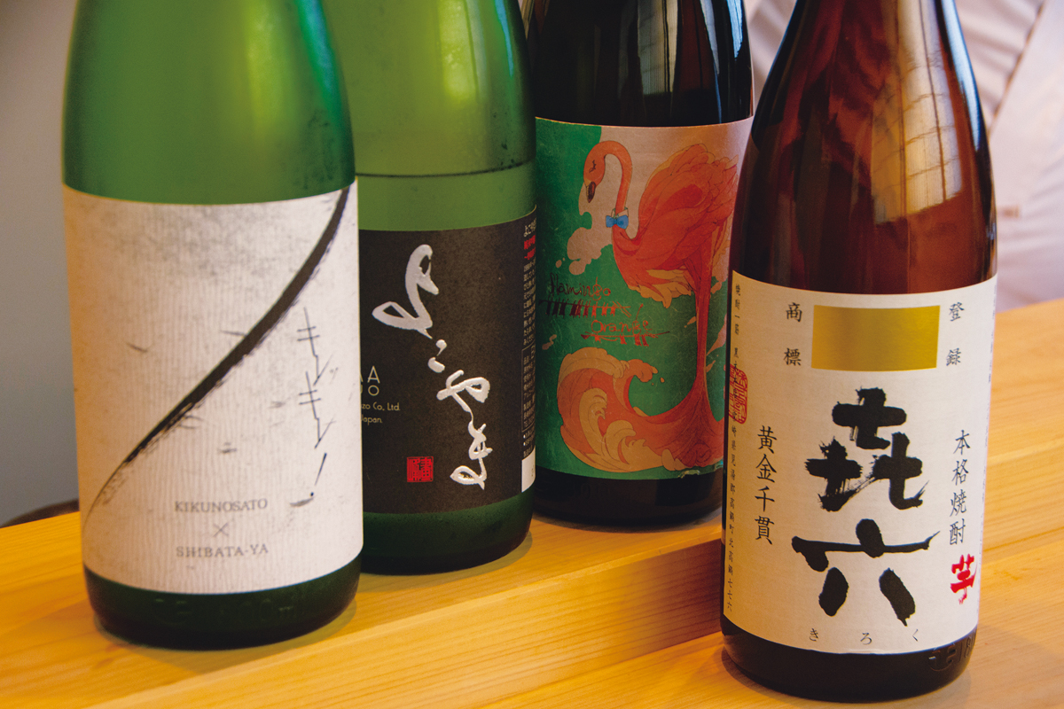 『おたや』日本酒、焼酎共に8種類ずつ用意。日本酒は1合1500円～