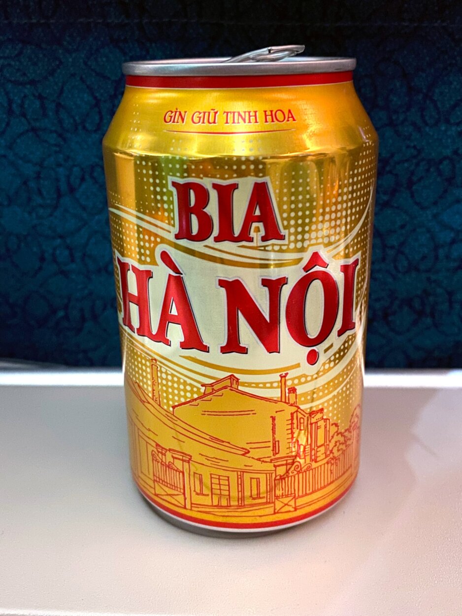 飛行機で飲んだ「ビア・ハノイ」のビール
