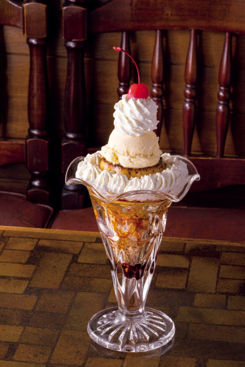 白山のニューレトロな喫茶店！ アイスとクリームがたっぷりのプリン