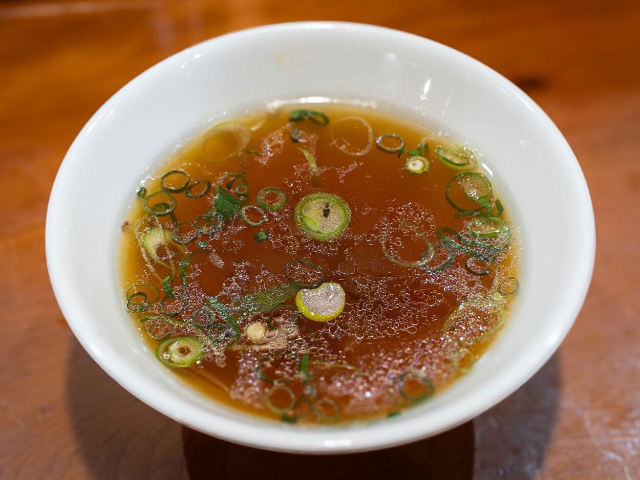 チャーハンに付いてくるスープ。これが好きな人も多いだろう