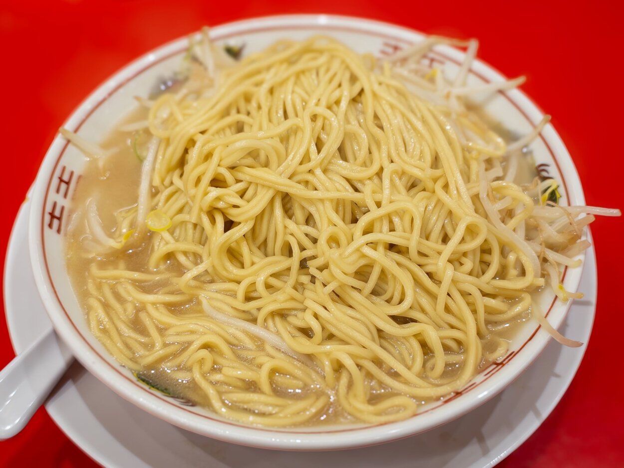 “天地返し”の図。熱々のスープでもやしがさらに温められて食感が柔らかくなる