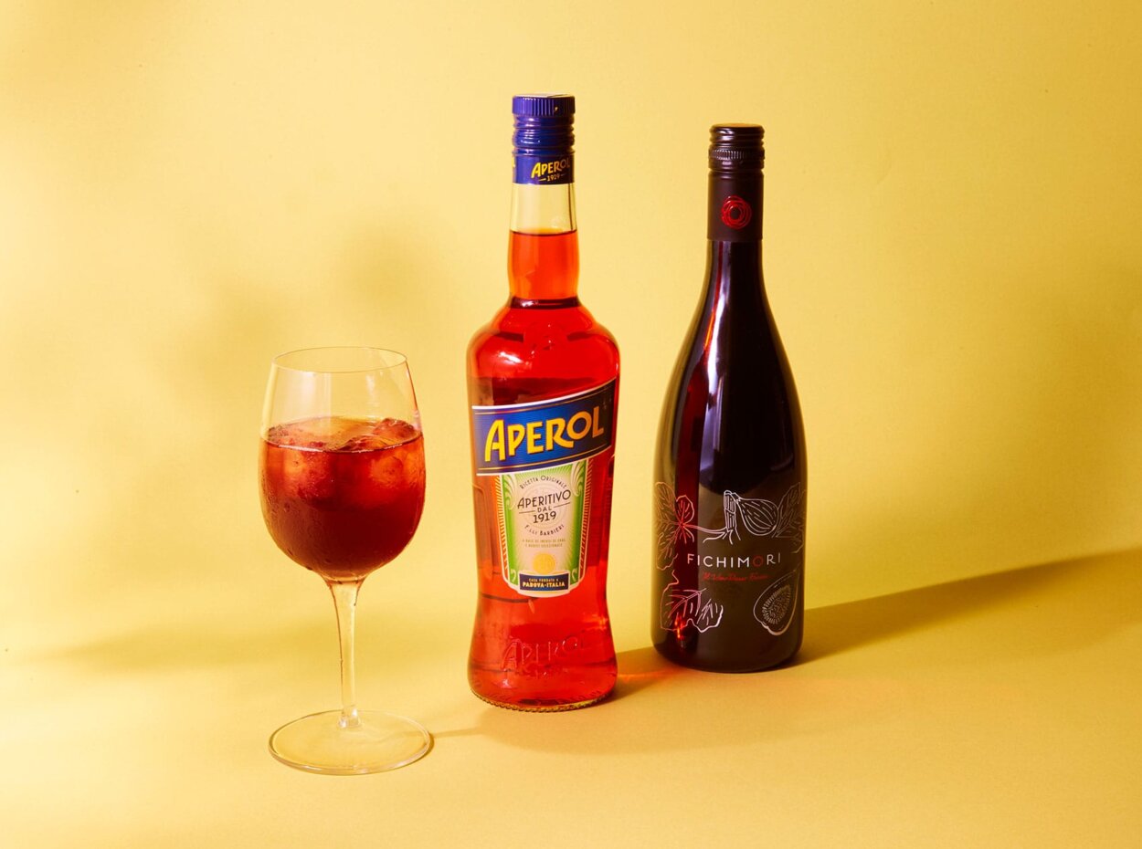 『アンティキサポーリ／スーペルバッコ』の「FICHIMORI SPRITZ （フィキモリ スプリッツ）」（バンコーネ<立ち飲み>500円、レストラン1000円）
