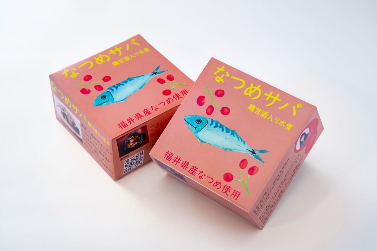 口角のあがった、微笑ましいサバ。そしてサバの「縞」に注目！