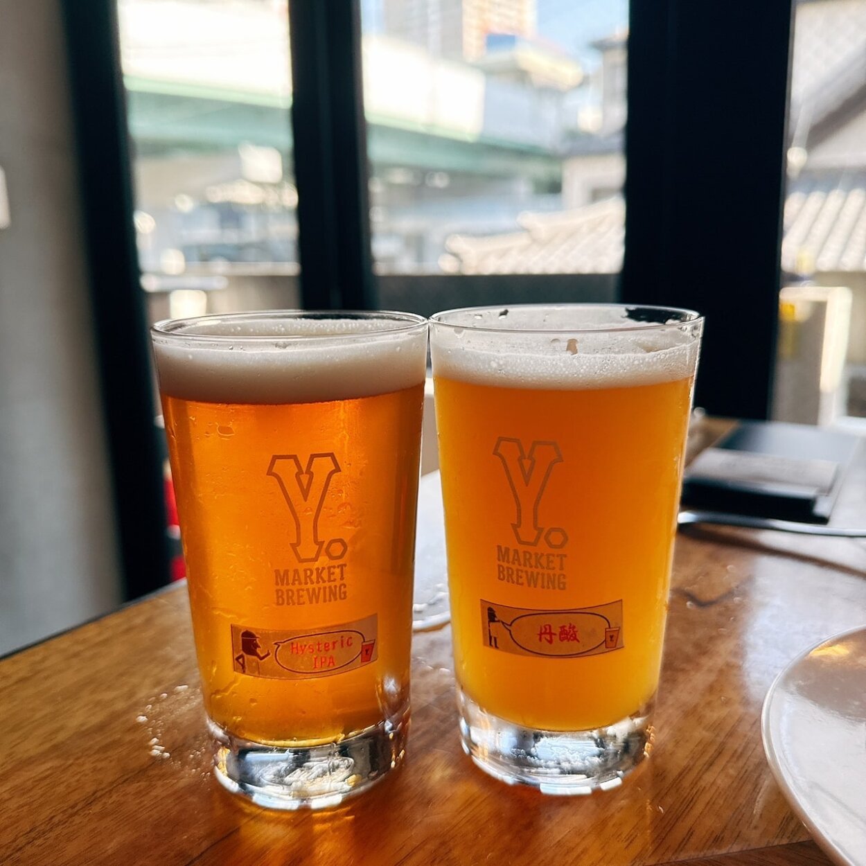私は「丹酸」（右）、江崎マネは「ヒステリックIPA」
