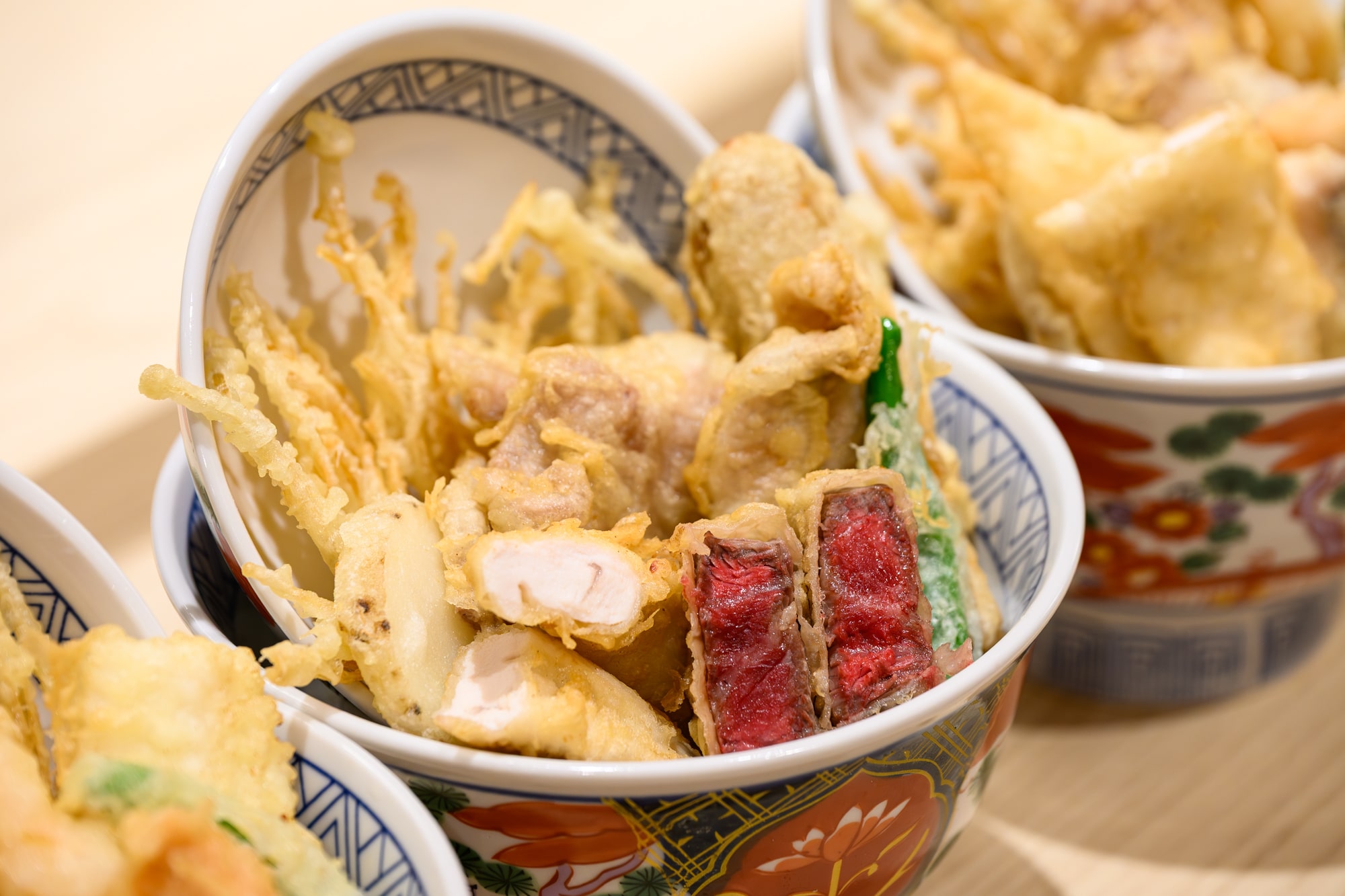 JR名古屋駅構内にオープンした天丼専門店『てんどん天舞』の名物、信長と秀吉、家康の名を冠した「三英傑丼」ってなんだ!? | グルメ情報誌 ...