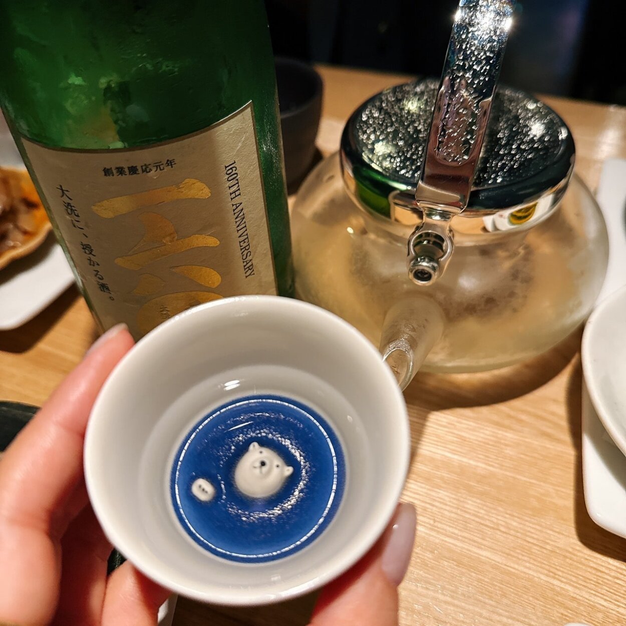 もちろん、お酒もいただきました。おちょこにシロクマが!