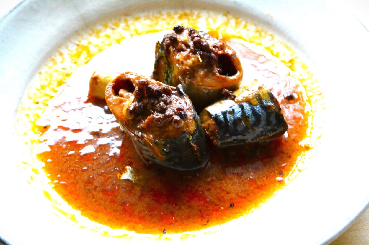 「「あいこちゃん鯖 花椒ラー油味噌煮」」の中はこんな感じ