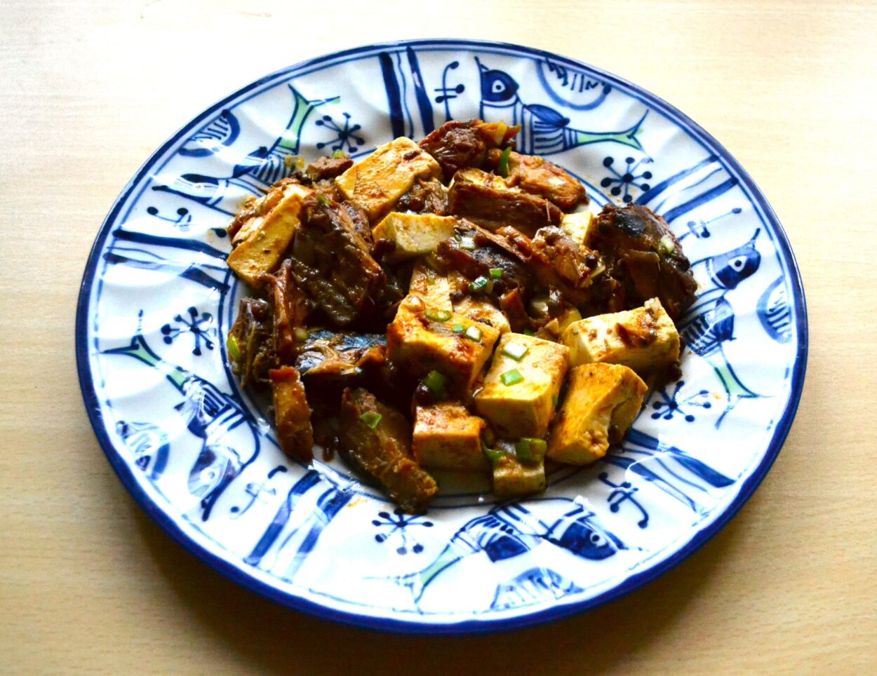 「花椒香る麻婆サバ」。追いラー油をしても旨し