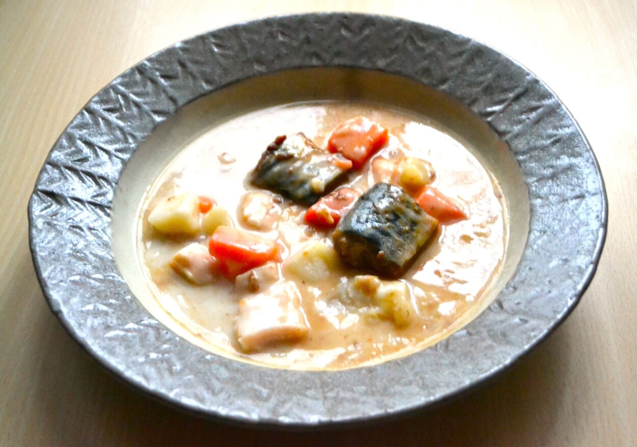 「酒粕味噌煮のサバシチュー」。日本酒に合うけれど、お米との相性も秀逸！