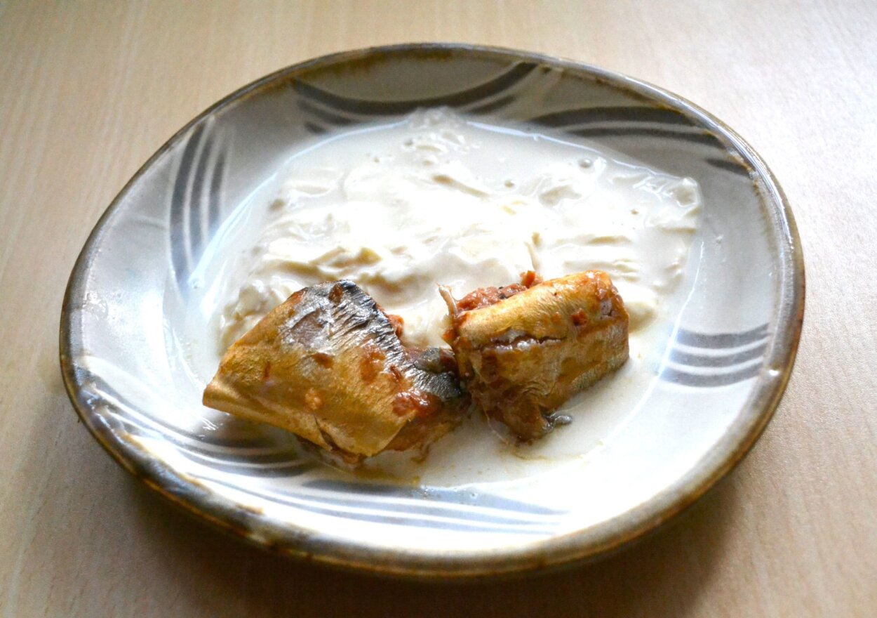 「湯葉のサバ味噌煮西京味噌添え」。湯豆腐に合わせるのもおすすめ