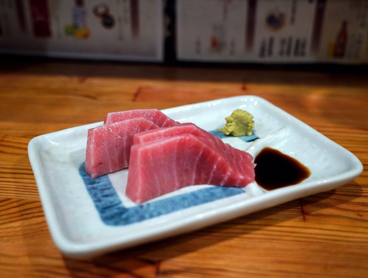 「本マグロのお造り」（550円）