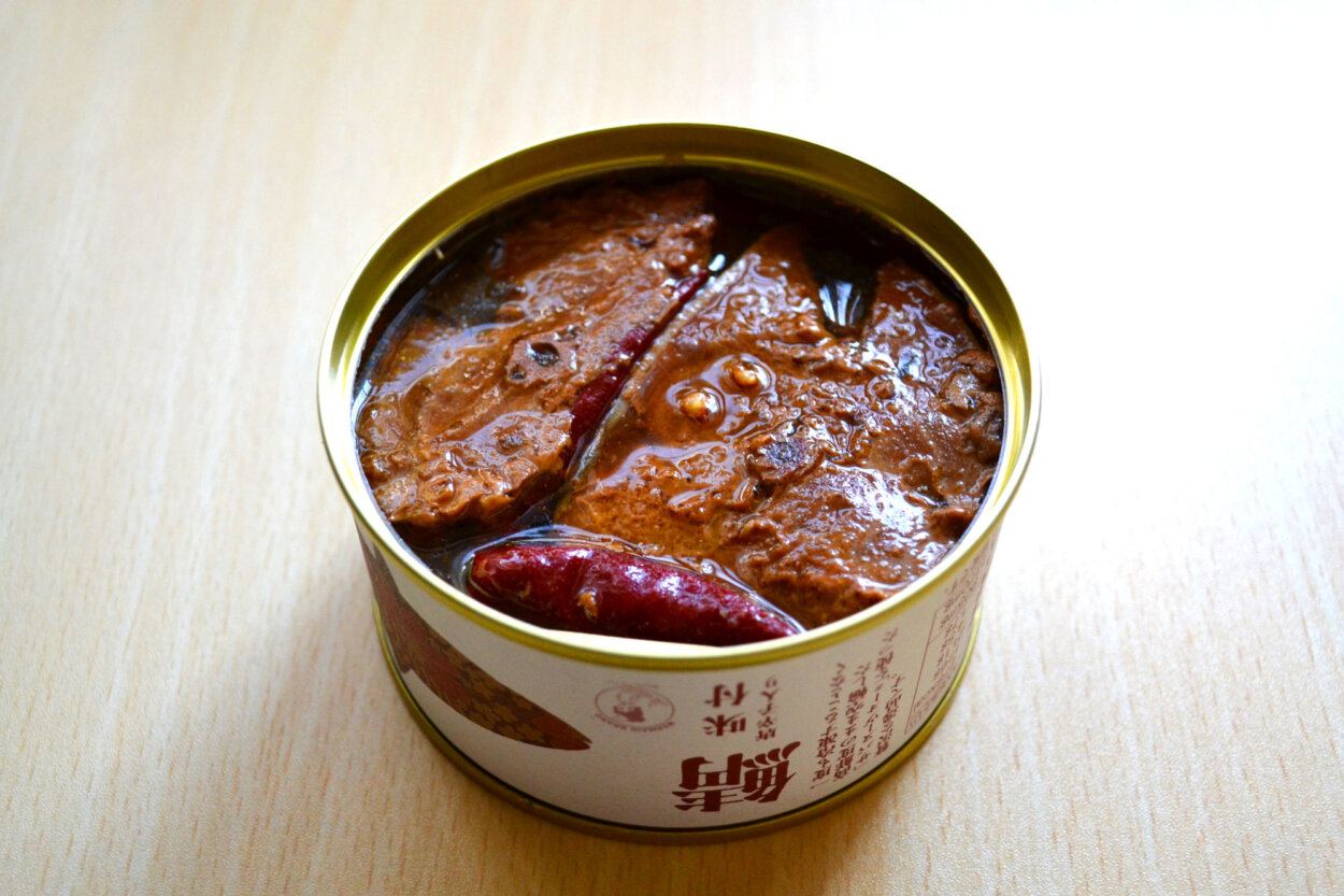 唐辛子はさやごと２個入っている