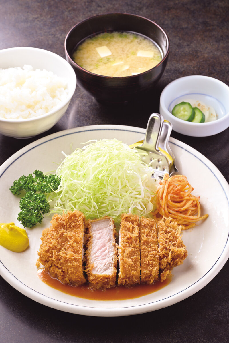 浅草で楽しむ！二刀流のとんかつと寿司の魅力