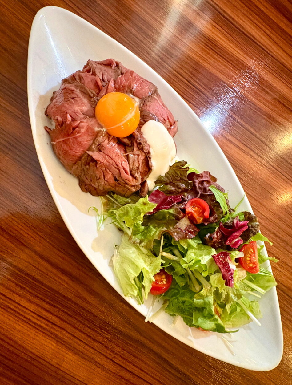 「自家製ローストビーフ丼」（1580円）