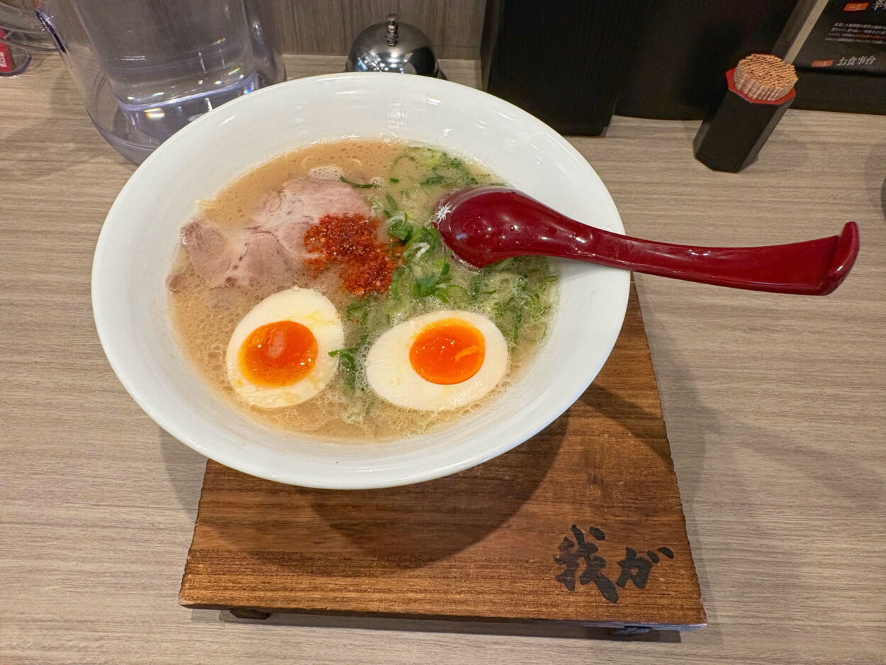 『麺屋我ガ 渋谷二丁目中央店』の「味玉ラーメン」1100円（2026年5月時点）