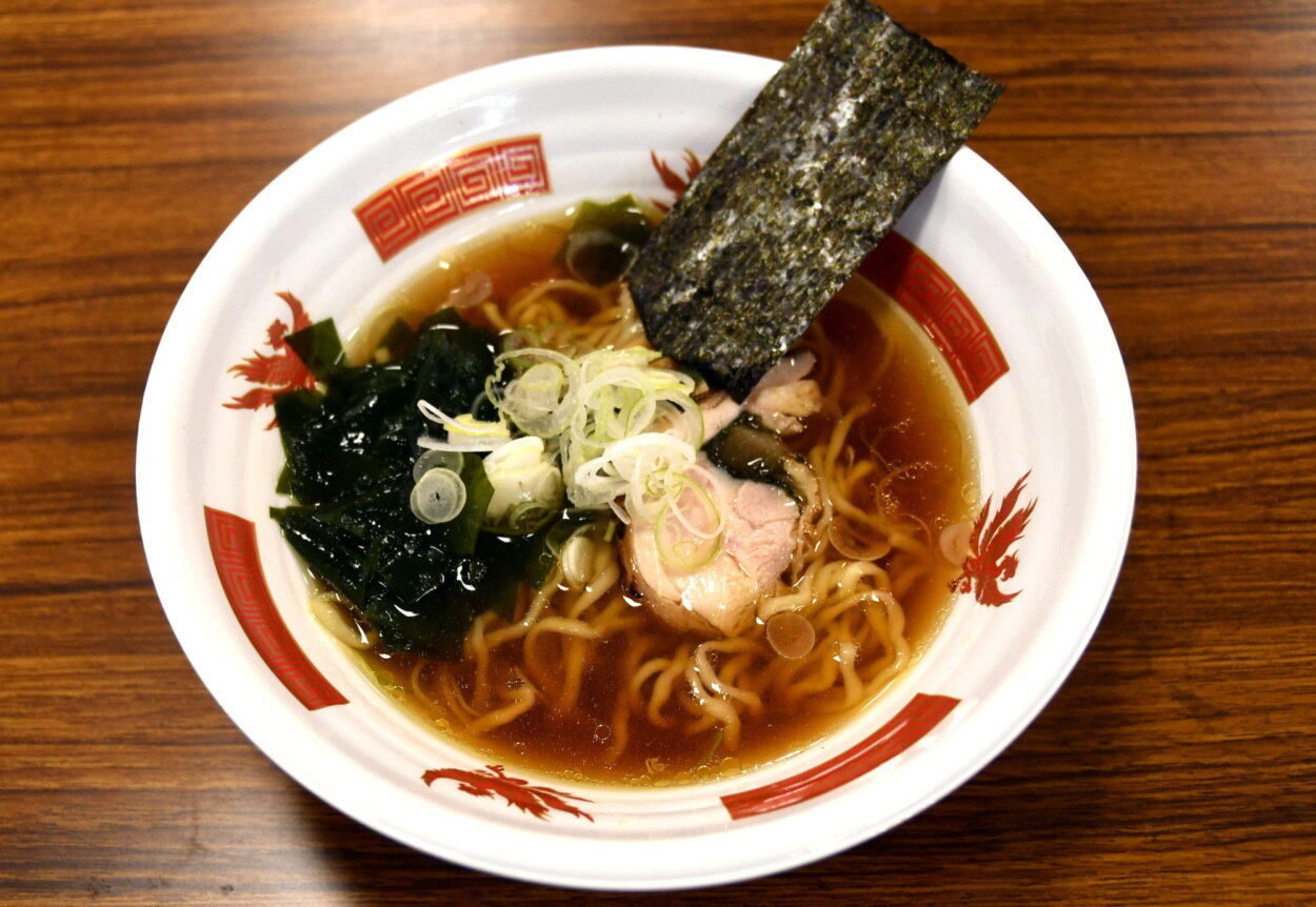 この日提供された醤油ラーメン。宗教上の理由から豚肉を口にできない難民も多いため、イベント時のラーメンスープやチャーシューは鶏が主体だ