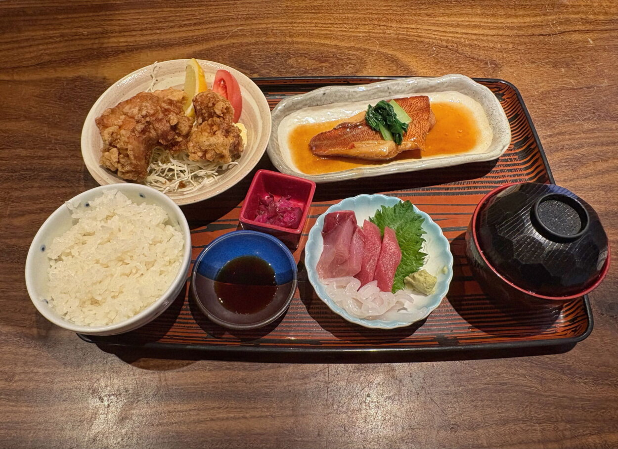 『しんばし初藤』の「まんぷく定食」(1400円)