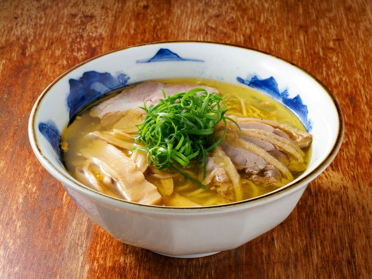 「鶏そば塩」（900円）