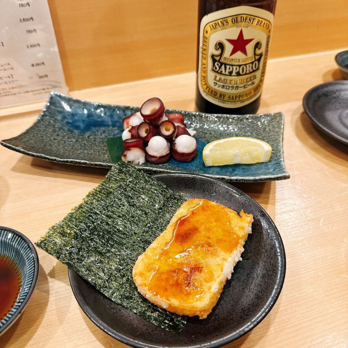 じゃがいも餅、奥はタコの吸盤をおつまみにしたものです