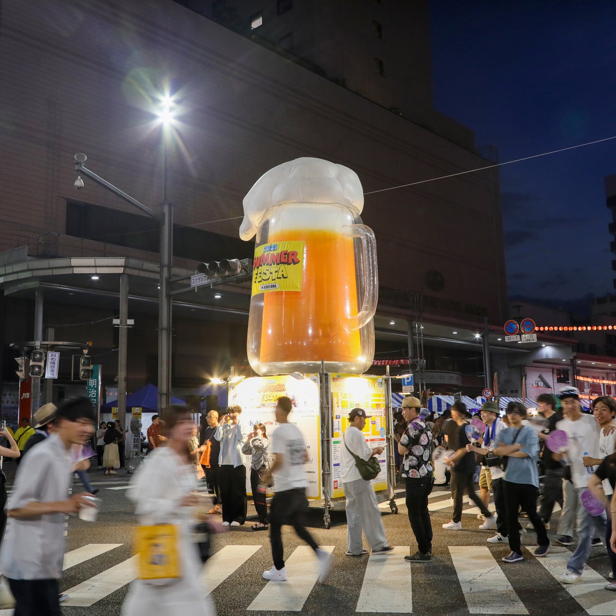 郡山駅前の大通り350mがビアガーデンに。7万人が集う東北最大級の夏