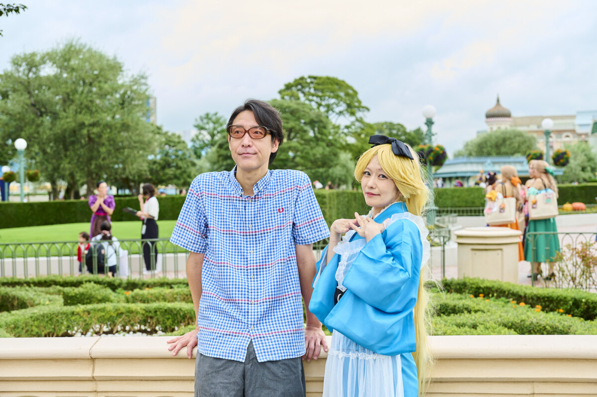 『ふしぎの国のアリス』のアリス、和装バージョンと記念撮影