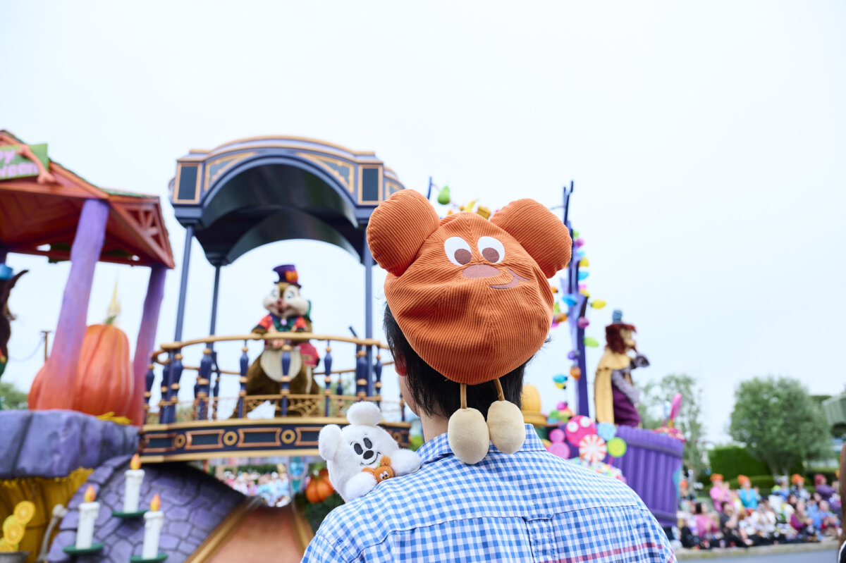 何気ない雄飛さんの後ろ姿ですが、キャップの被り方にこだわりがあるんです