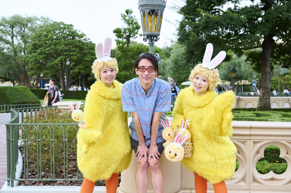 「ディズニー・イースター」のうさピヨと記念撮影