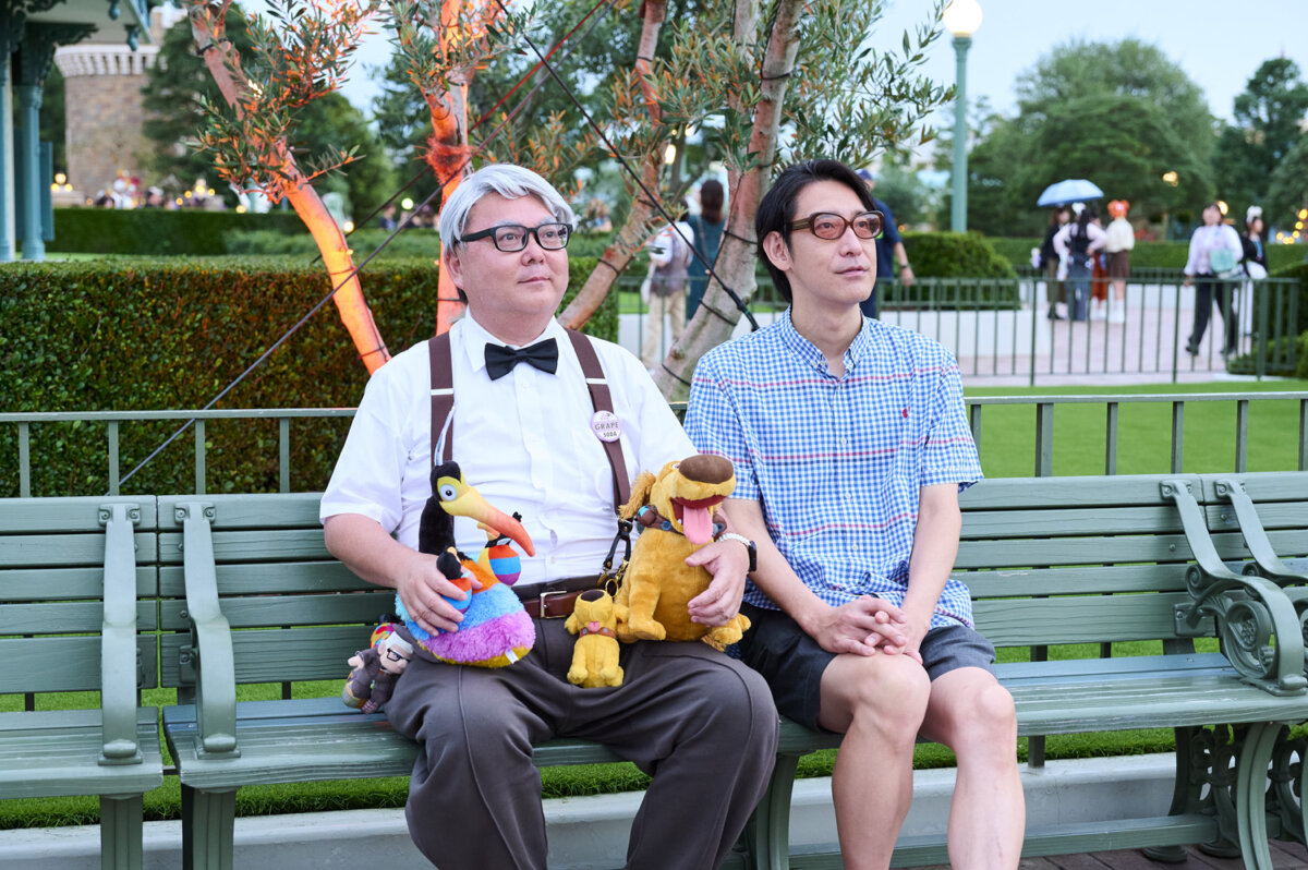 『カールじいさんの空飛ぶ家』のカールじいさんこと、カール・フレドリクセンと記念撮影