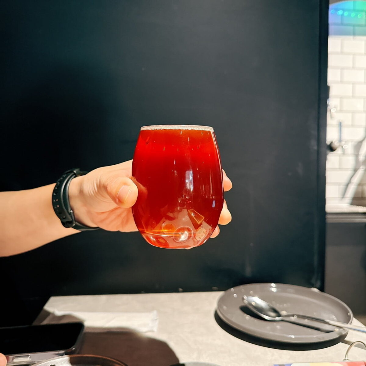 クラフトビールらしく、ほぼ泡なし