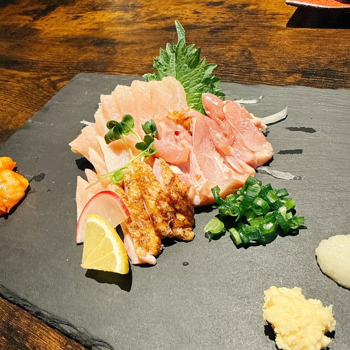 やはり、外せない「鳥刺し」