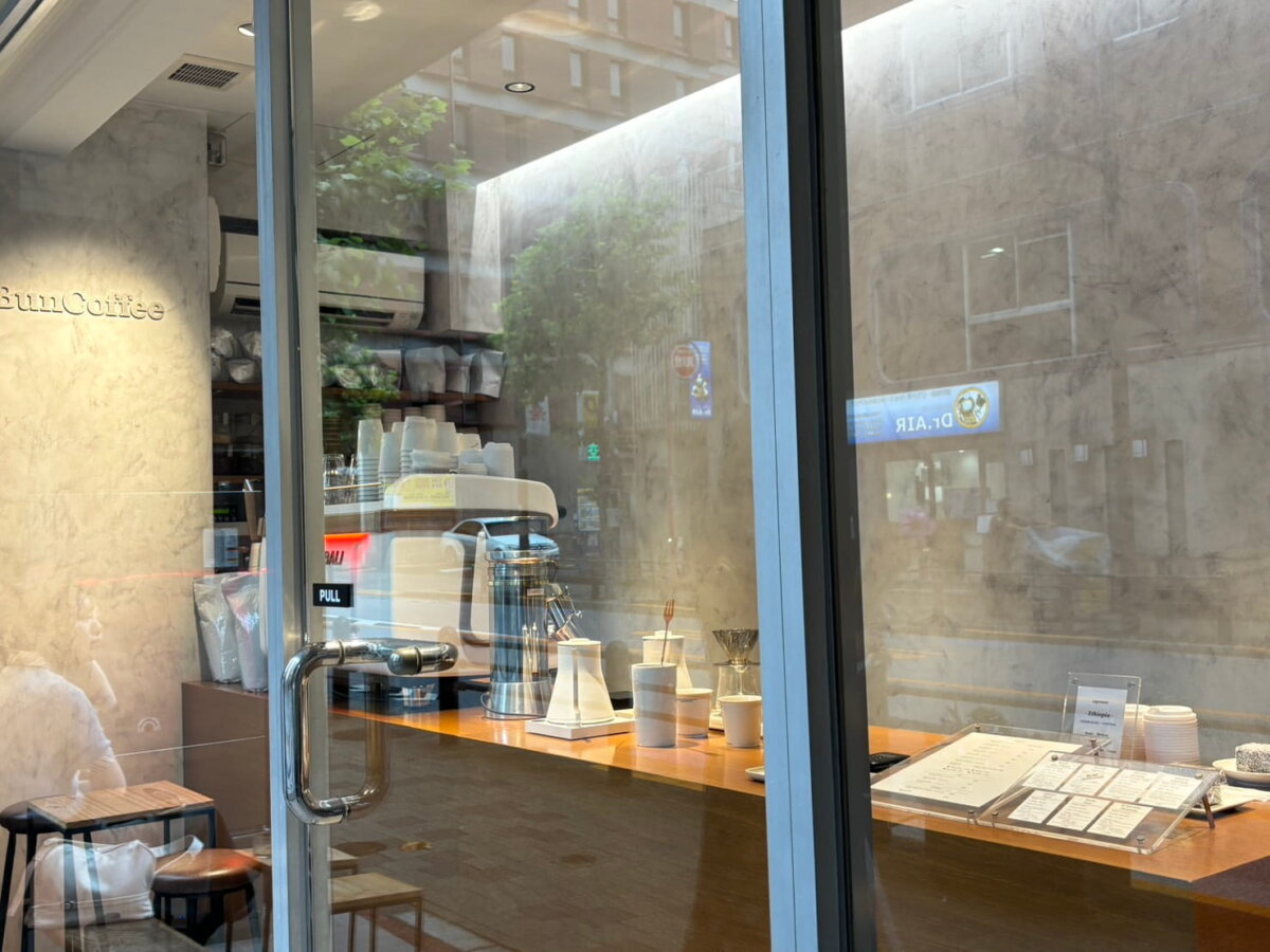 スタイリッシュな店内